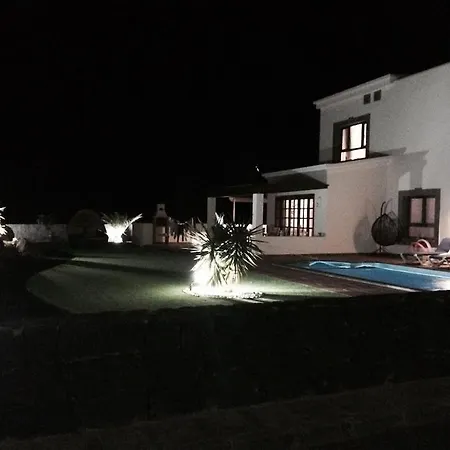 Luxury 3bed With Heated Private Pool, Full Sky And Free Wifi Villa *