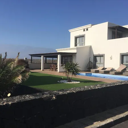 Luxury 3bed With Heated Private Pool, Full Sky And Free Wifi Villa