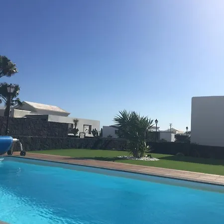 Luxury 3bed With Heated Private Pool, Full Sky And Free Wifi Villa Playa Blanca (Lanzarote)